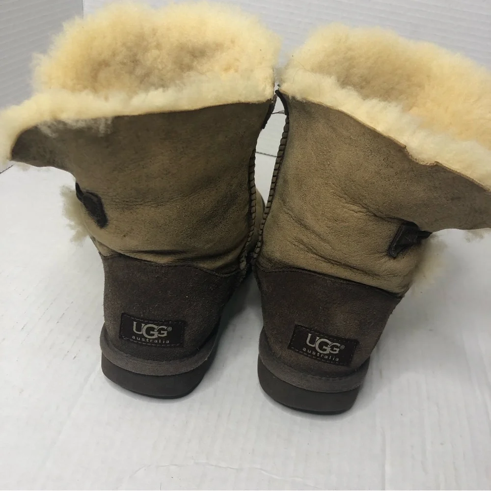 UGG AUSTRALIA Boots Size 5 Beige Bailey Button 5838 Womens Pull On Winter
